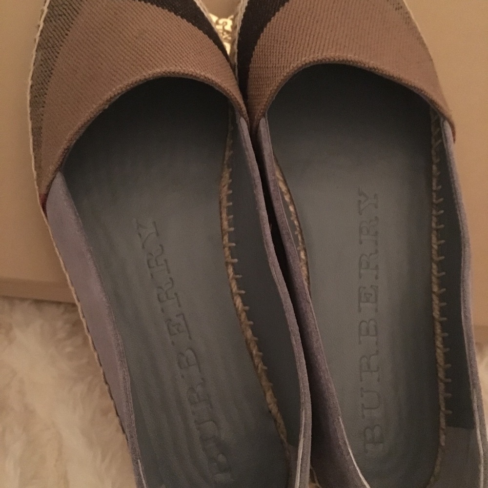 ⛔️SOLD⛔️Burberry espadrille flats new price firm - Picture 5 of 6